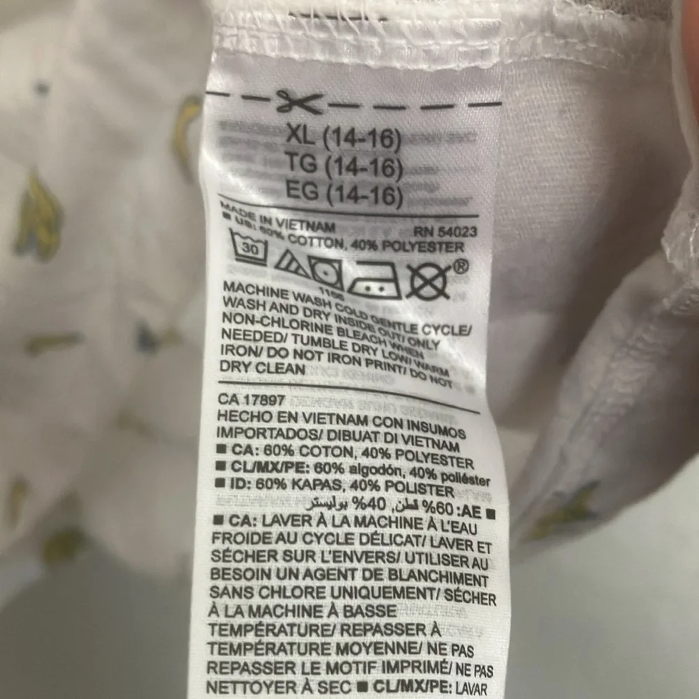 FINAL MARKDOWN Children’s Old navy banana tee xl